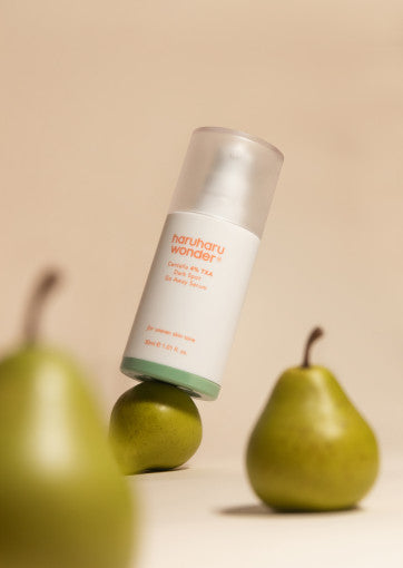 A bottle of haruharu wonder Centella 4% TXA serum for uneven skin tone on a white background