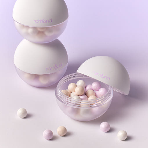 rom&nd Sheer Powder Pearls 15g in 01 Gleamy Veil and 02 Berry Glow